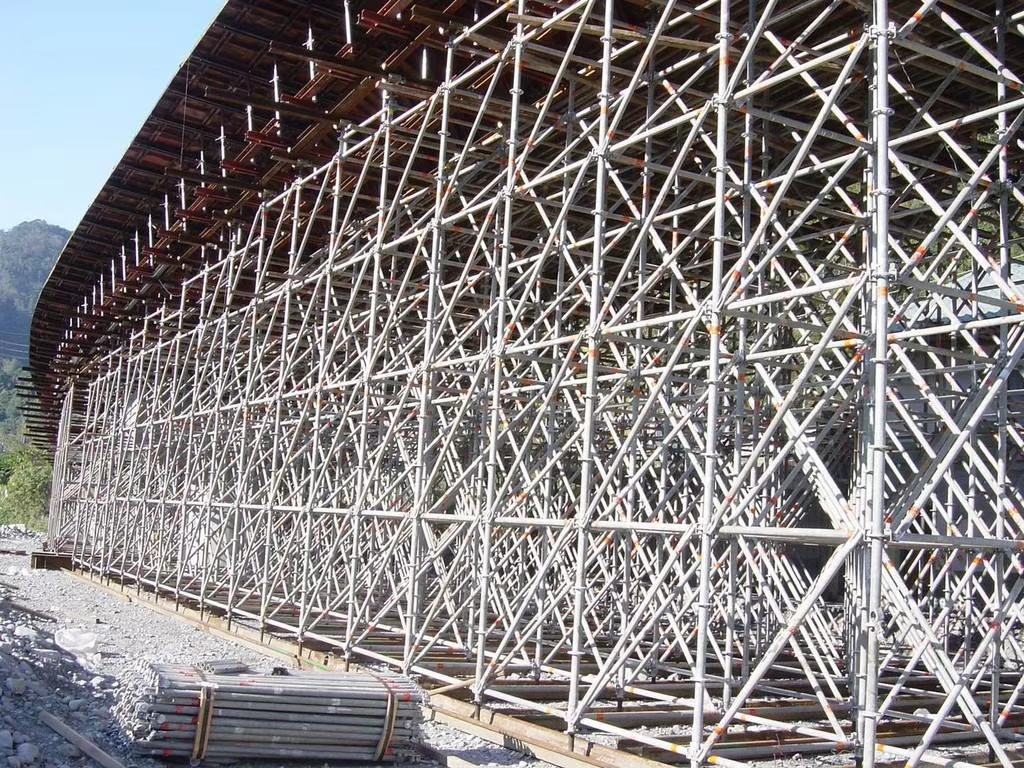 盤(pán)扣式腳手架架體搭建使用詳解(圖1) 盤(pán)扣式腳手架架體搭建使用詳解(圖1)