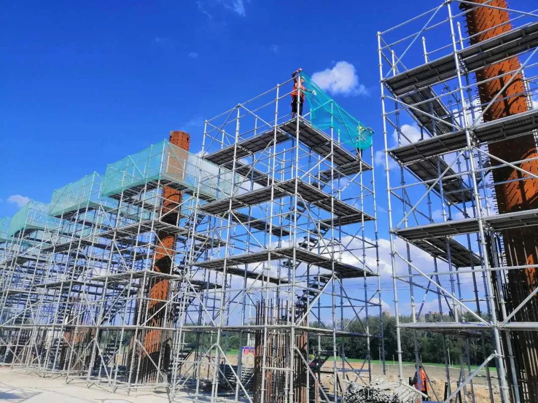 盤扣式腳手架相比傳統(tǒng)式腳手架有哪些優(yōu)勢？(圖1)